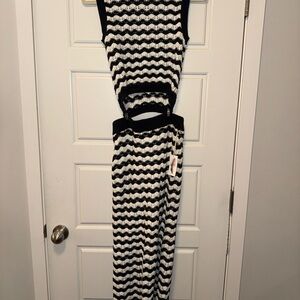 Jessica Simpson Black and White Zigzag Knit Set